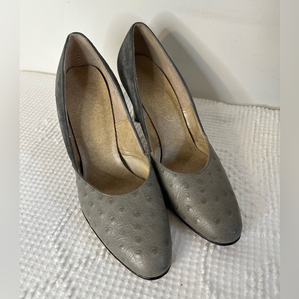Vintage 1930s grey Ostrich suede pumps heels Peacock Shoe Shop Milwaukee 7.5B